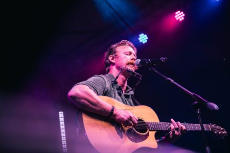 Roan Ash singing live on stage at WoordFees music festival